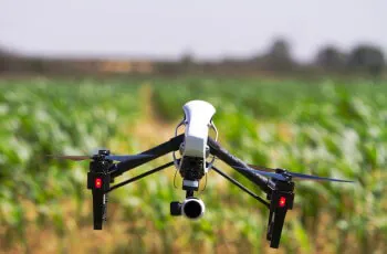 Desde o começo da agricultura até os dias atuais, a tecnologia no campo evolui a passos largos para atender à crescente demanda de consumo da sociedade. Desta maneira, para o produtor, acompanhar esta evolução é estar inserido em uma nova realidade que possibilita diversos benefícios.