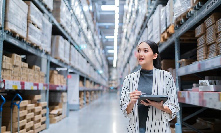 Na prestação de serviços, o controle de estoque é importante para saber o que a equipe técnica utiliza, para estocar o volume necessário.